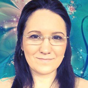 Meet your Posher, Adah